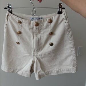 Zara Women's Cream Buttoned Shorts size 4